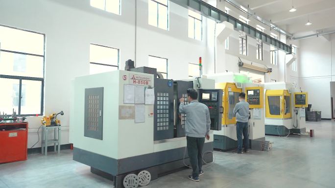 深圳工厂视频复工复产后工厂工人和机器设备