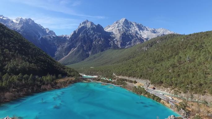 航拍丽江玉龙雪山湖