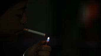 山路 背影 农夫 脚步特写0下载男人抽烟剪影压力大忧伤失落寂寞伤感