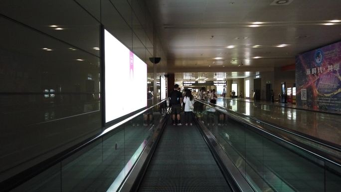 上海虹桥机场航站楼电梯人行步梯