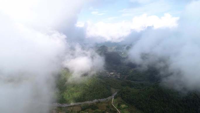 穿云航拍山川