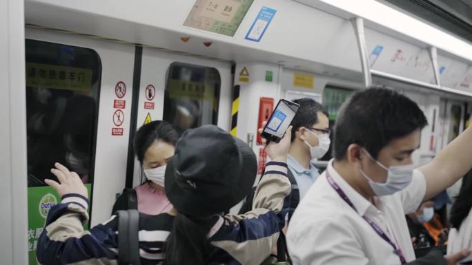 疫情下的深圳地铁