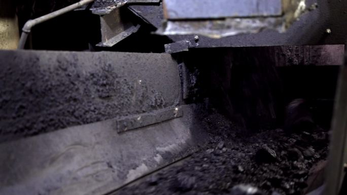 一组煤洗煤煤块跳动