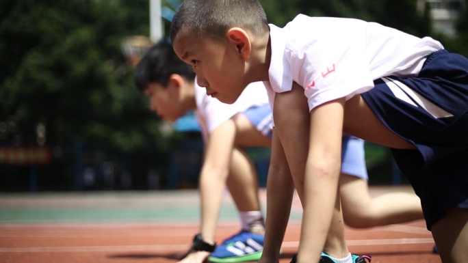 孩子学生跑步运动