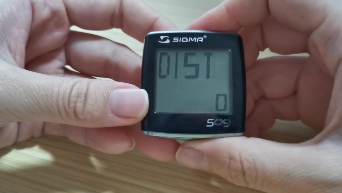 怎么给自行车码表sigmr50设置时间