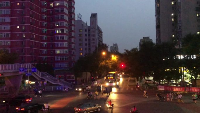 北京夜景，车来车往