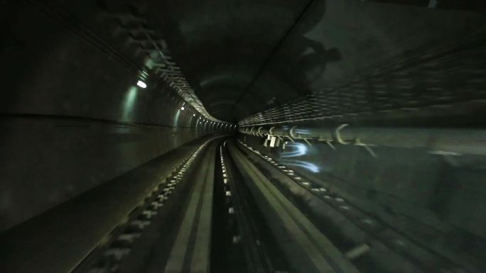 高清实拍广州发达的地下交通网络之地铁运行