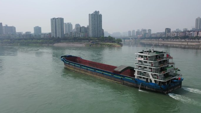 泸州航拍江阳区东门口滨江路航江货船跟拍