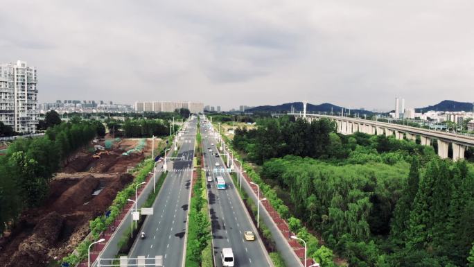 路和地铁线笔直的路航拍地铁线路