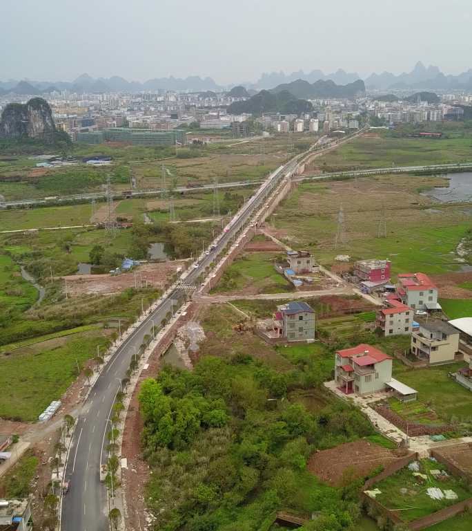蜿蜒的公路新建村镇公路建设完毕运输村村通