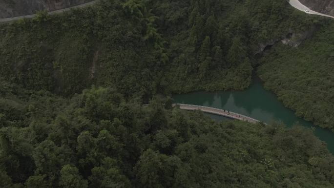 湖北恩施航拍大峡谷水上浮桥