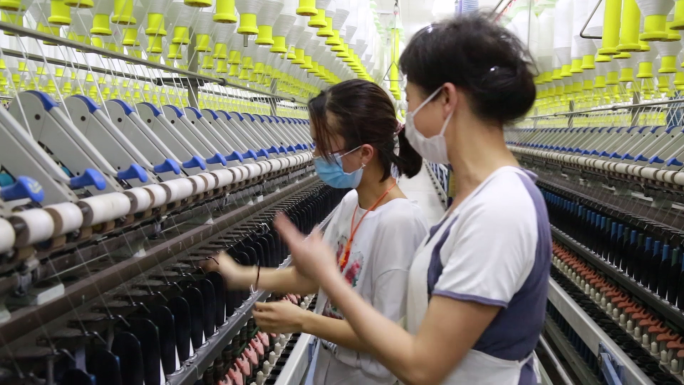 纺织厂复工复产工作现场