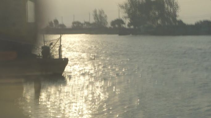 渔船划船夕阳划船河道