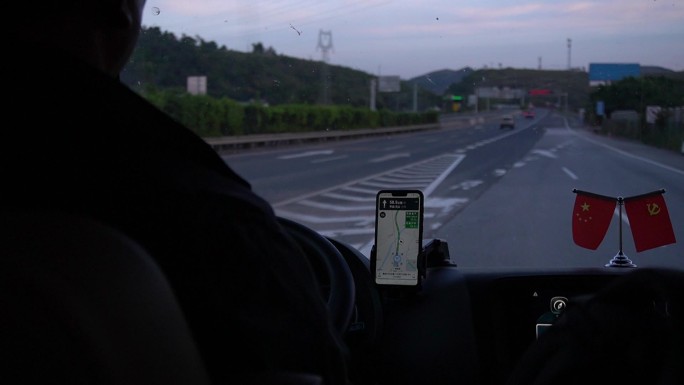 【原创拍摄】高速公路大巴车行驶手机导航