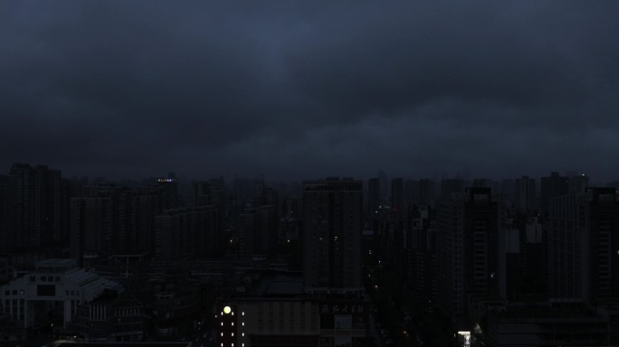 4K城市清晨阴云密布快速流动01