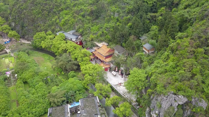 4k高清航拍桂林市祝圣寺山间的寺庙