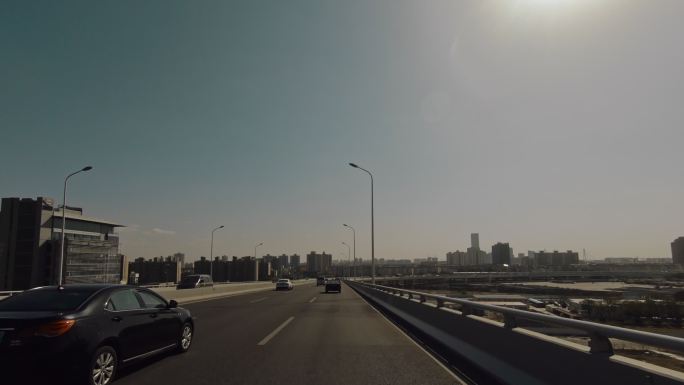 汽车第一视角行驶卢浦大桥城市公路穿梭