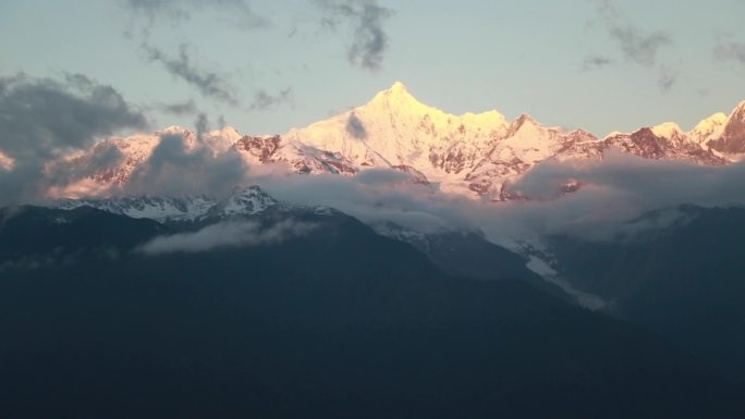 雪山日出香格里拉