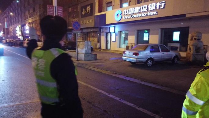 中国抗击非冠状病毒疫情期间城市交警执勤