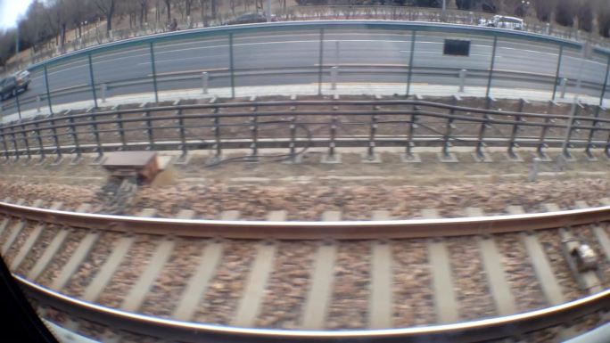 鱼眼镜头拍摄北京城铁运行铁轨