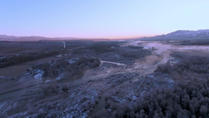 下雪湖面航拍