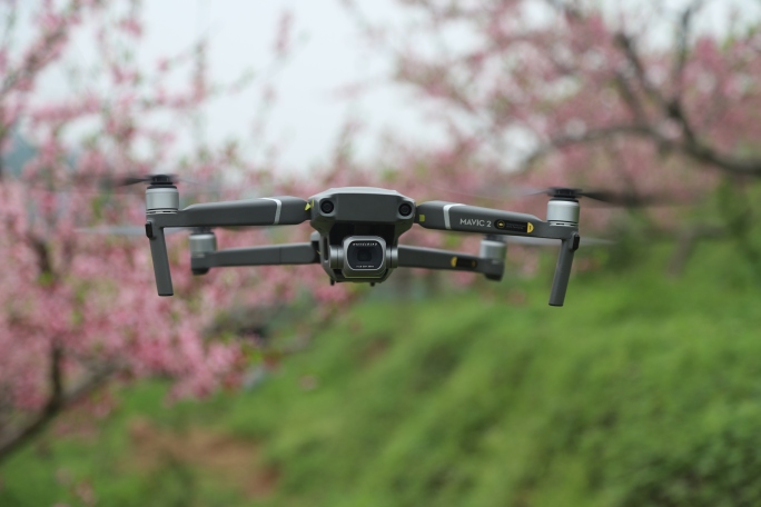 大疆无人机起飞航拍降落