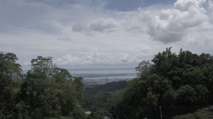 极品热带雨林俯瞰城市发展超清4K航拍