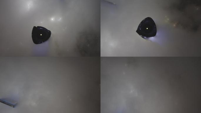 4Klog-穿越云雾的陆家嘴摩天大楼