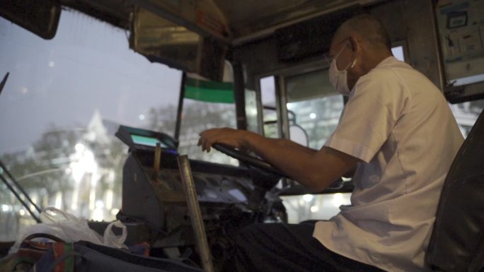 泰国曼谷公交车司机