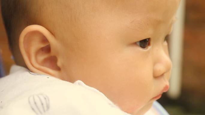 婴儿耳朵眼睛特写
