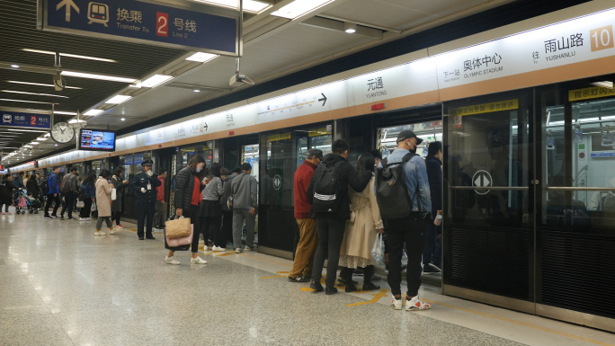 南京地铁站，进出站刷卡
