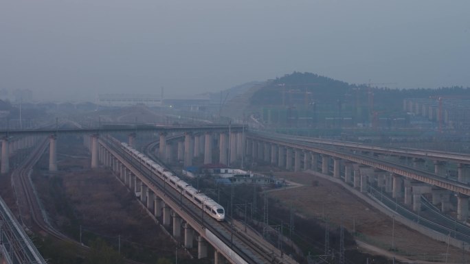 高空俯拍高铁缓缓行驶素材高铁出站