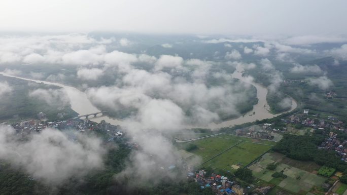 云雾下惠州龙门沙沙迳温泉小镇