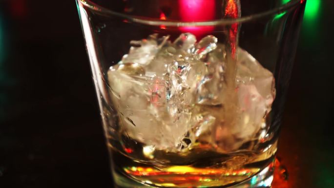 【4K】冰块酒杯洋酒威士忌