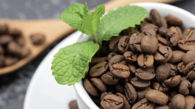 美式咖啡西方饮品咖啡豆微距美食4K素材