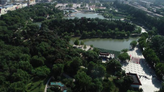 4K航拍城市呼吸花园湖泊公园休闲生活