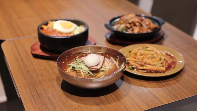 石锅拌饭朝鲜冷面制作过程