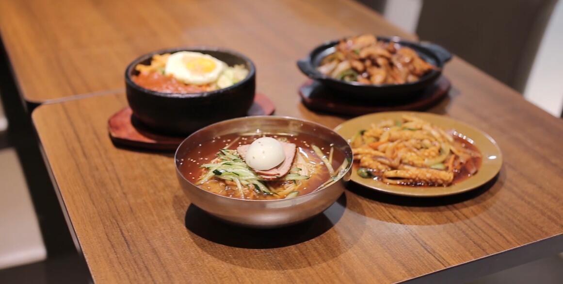 石锅拌饭朝鲜冷面制作过程