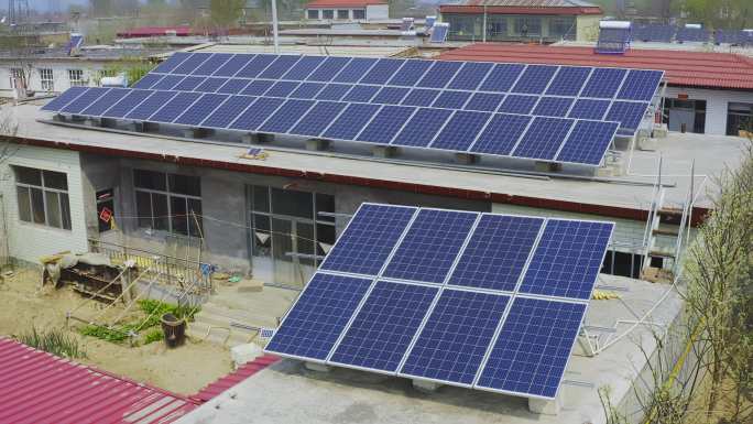 【原创】农村安装太阳能电池板