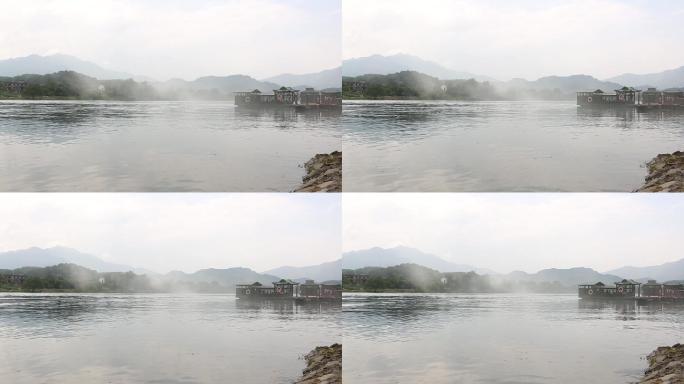 桃花潭江南烟雨河流晨雾游船旅游游船渡口