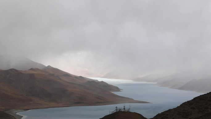 暴雪来之前的羊卓雍错湖延时摄影
