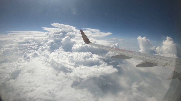 4K机舱机窗飞机机场起飞降落穿云
