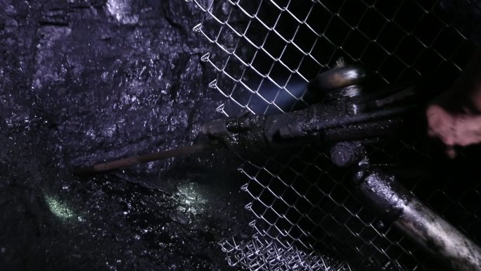 一组矿井井下掘进煤矿工人煤炭