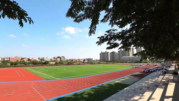 学校操场赛道跑步