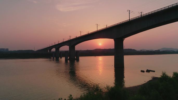 4K航拍日出后的湘江高铁特大桥