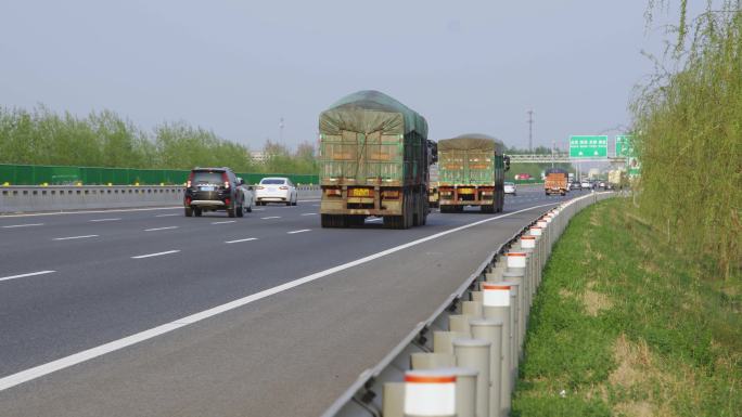 【原创】实拍高速公路通行车辆