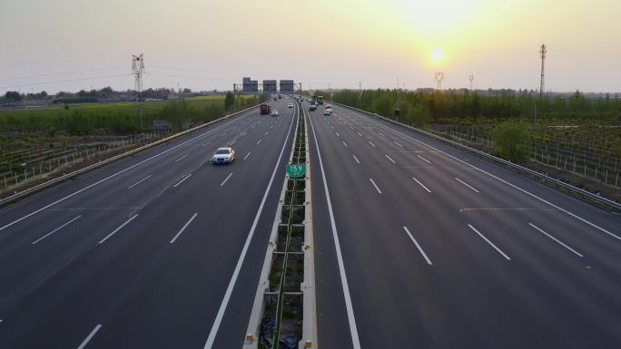 【原创】夕阳下高速开车