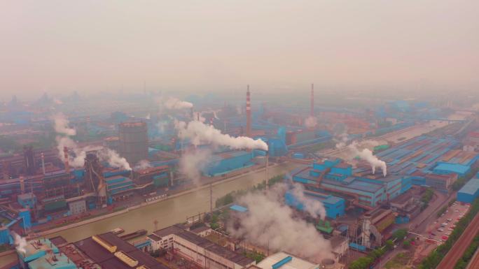 4K航拍工业空气污染化工厂钢铁厂烟囱冒烟