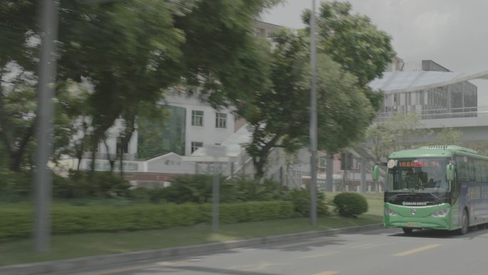 实拍开车公路街景车流