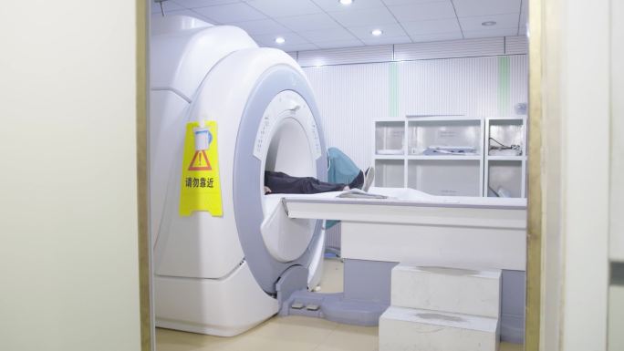 医院大型设备脑部检查CT检查